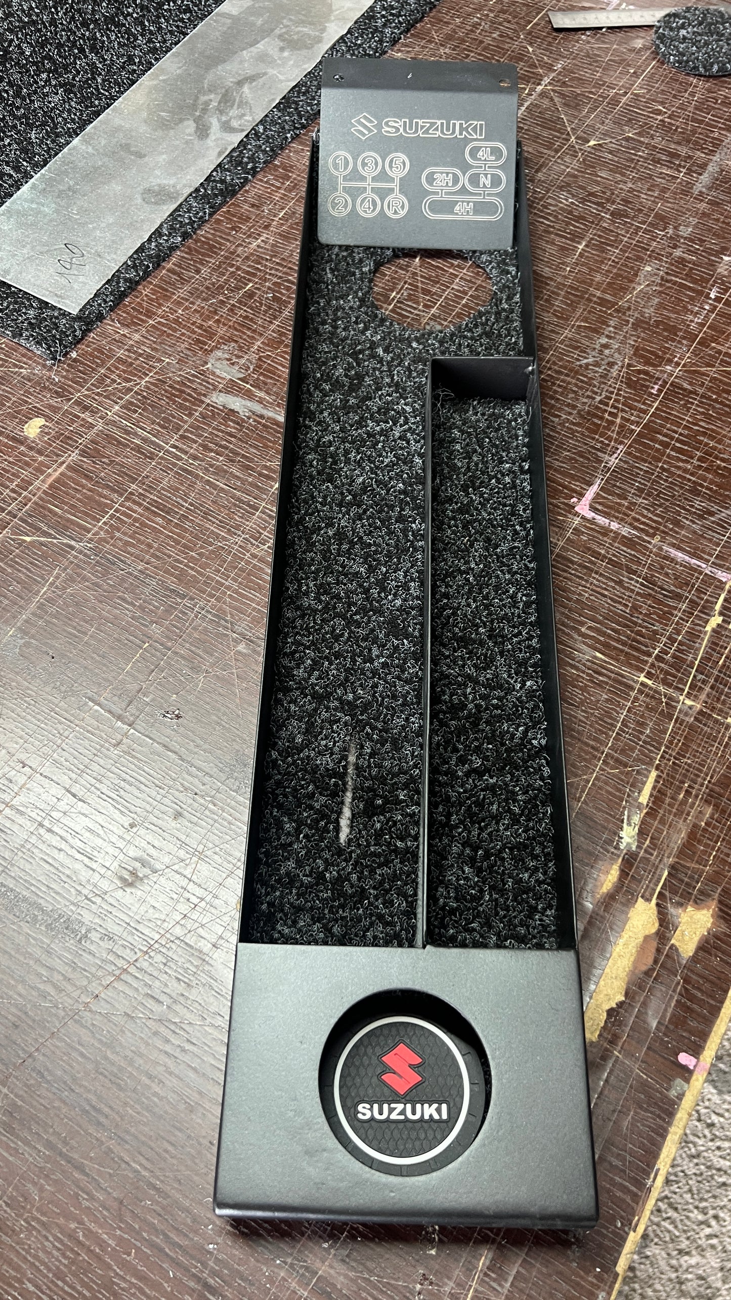 Tunnel centrale (modello senza bracciolo )  targa marce inclusa 4 0 5 marce